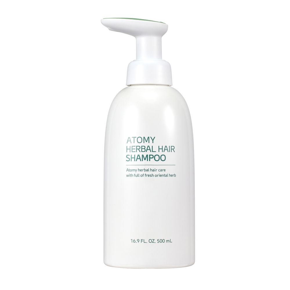 Atomy Herbal Shampoo auf hellem Hintergrund